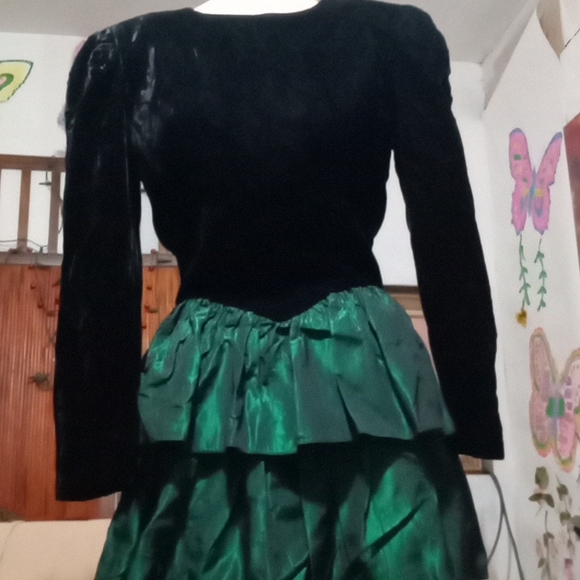 Roberta of California vintage velvet + satin ruffled " open back "evening Dress - Picture 10 of 14